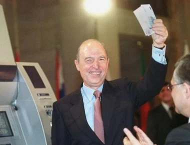 Ο Κ.Σημίτης αποποιείται των ευθυνών του και λέει πως οι υπουργοί του «ήταν απαράδεκτοι»